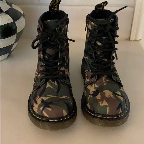 dr martens camo